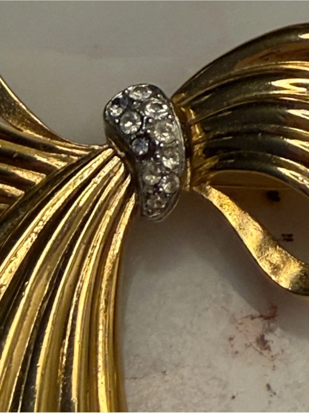 Vintage bow brooch gold tone pin ribbon rhinestones bling